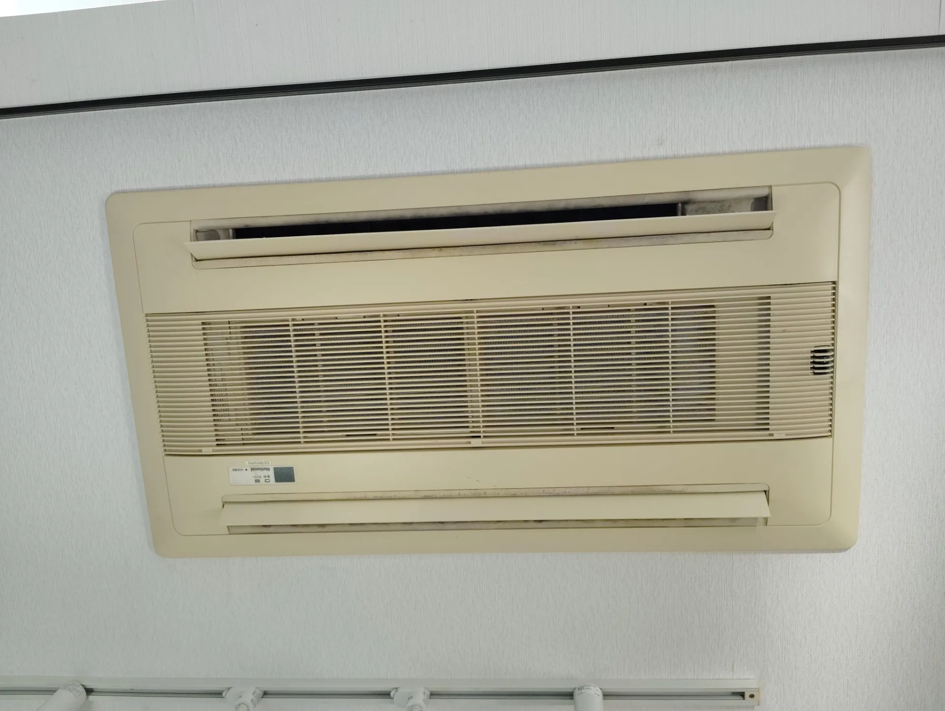 家庭用天カセエアコン2方向クリーニング